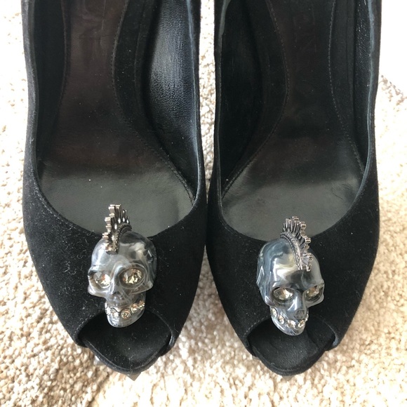 Alexander McQueen skull suede peep toe pump - Picture 2 of 6